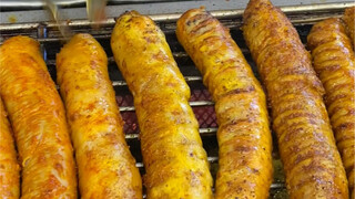 I really don't know which genius can think of putting them together, pig intestines wrapped with gre