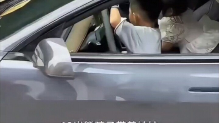 12-year-old wild kid drives on the highway with his little sister, flooring it at 120 mph for over 1