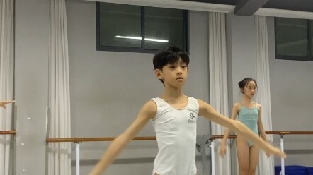 Đào tạo múa ba lê cho bé trai và bé gái