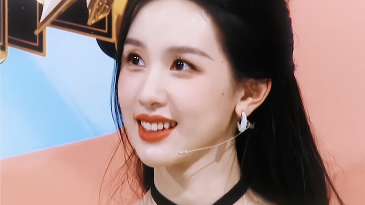 “Hanya rekaman acara varietas, kok malah mirip si bulan putih dalam drama idola.”