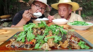 Making the Fragrant Chongqing Specialty, Tai An Fish.