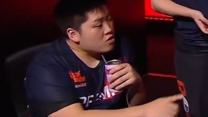 Một trận đấu APEX lại châm ngòi cho cuộc chiến cháo bát bảo giữa Wahaha và Yinlu!