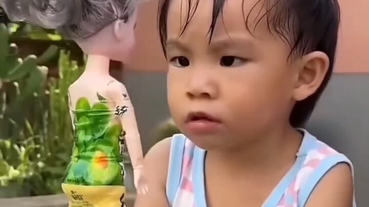 Bạn có muốn con búp bê này không?