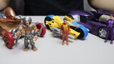 Hãy thử ba chiếc xe đồ chơi Hot Wheels Team 5 với các nhân vật nhỏ, biến hình và khởi chạy!