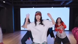 [Repost] Guru tari membahas tarian Zheng Yaxian: Ada semangat arogan khas penggemar Blackpink