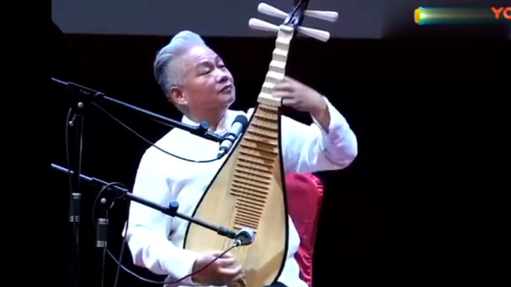 ปรมาจารย์ด้านดนตรีชาวจีนฟางจินหลงใช้ผีผาเลียบแบบเครื่องดนตรี 18 ชนิด