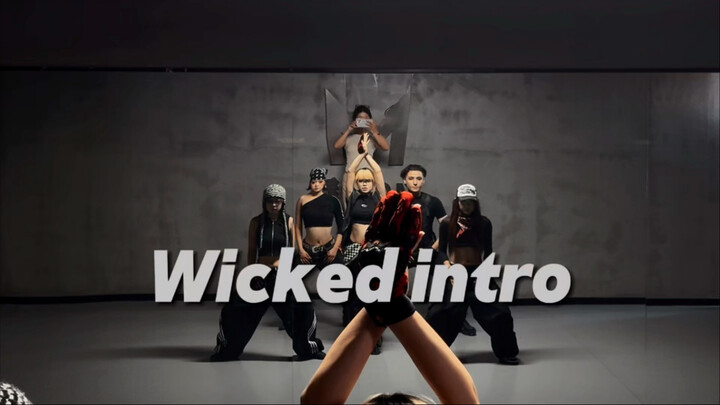 Intro eksplosif asli "Wicked" dari ADP!