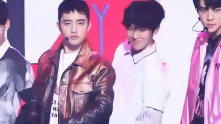 I’m dying over Baekhyun’s straight shot in “Lucky One”—he’s cracking up while twisting his neck (isn