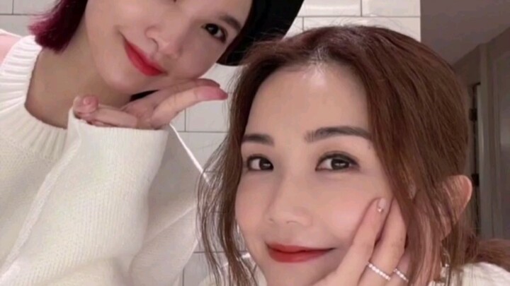 Rainie Yang perfectly imitates A-She’s sloth-like way of speaking—she’s almost uncanny!