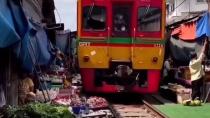 :👉 Amazing Train Passing Through the Market 🚆