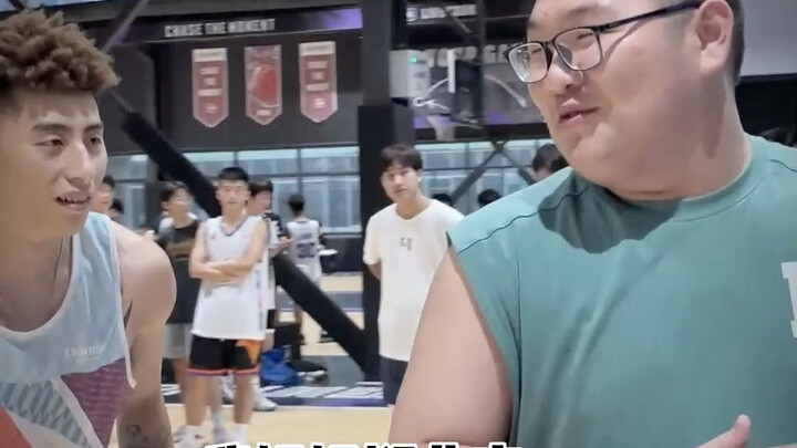 Laga ini terasa agak berlebihan, mulutnya memang juara haha, aku mau jadi muridnya deh.