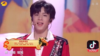 Lưu Diệu Văn có siêu năng lực biến duy nhất một câu hát thành đoạn gây sốt, khoảnh khắc tỏa sáng đêm