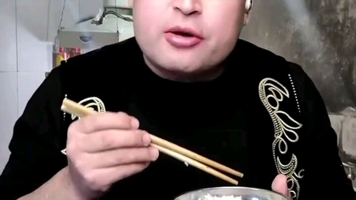 Dietary freedom: Uyghurs can eat pork; abstaining from pork is a religious custom.