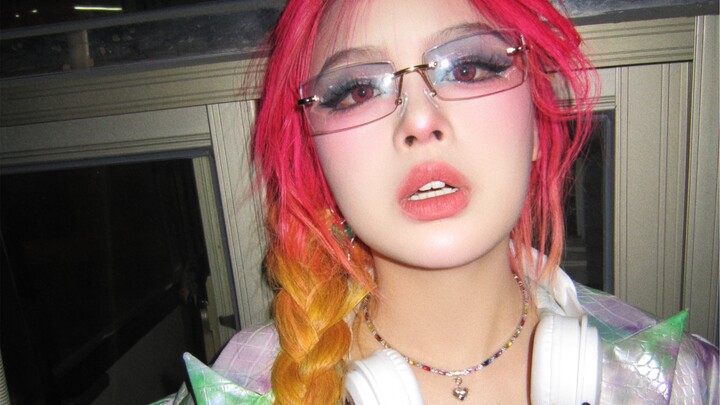 เมื่อเมคอัป Y2K หลุดเข้ามาในชีวิตจริง?! งานนี้พังไม่เป็นท่า…