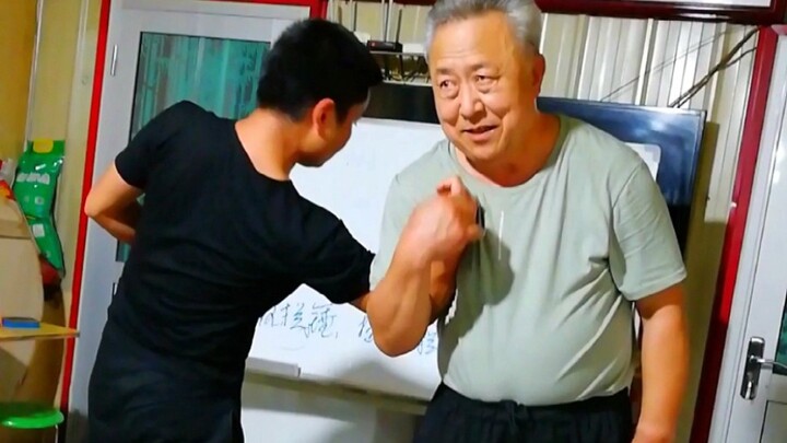 คุณปู่ถ่ายทอด～วิธีจับและหักคอ!