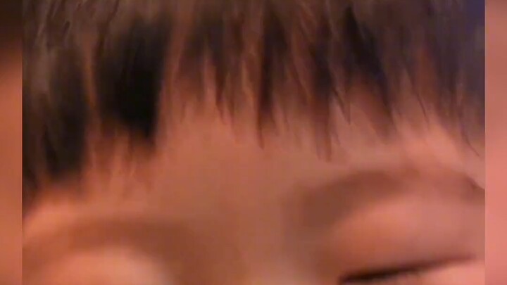 Anak ini benar-benar punya EQ tinggi! Aku juga belajar trik darinya 😂😂😂