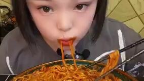 Cute girl eating mukbang 😋🥰