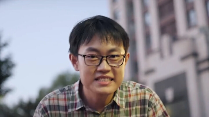 富二代员工出来打工体验生活，遇到领导也是一样卑微啊