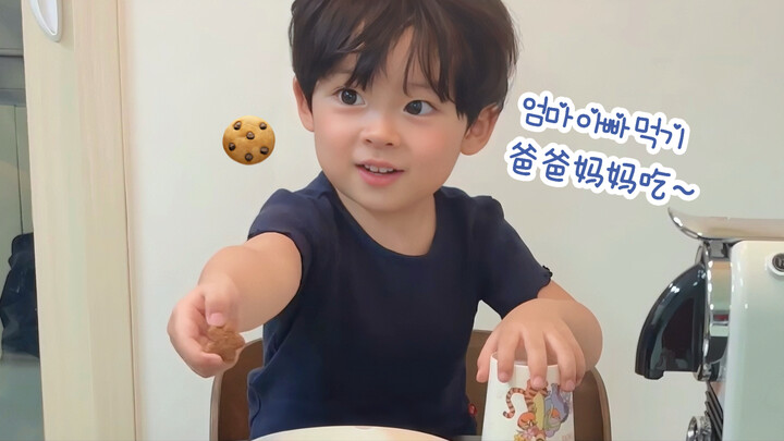 [Chinese-subtitled cut] A super generous little pig! The kindest angel baby in the world!