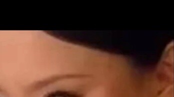 Epic scene of covering mouth while washing the floor! What a big face! So much money!