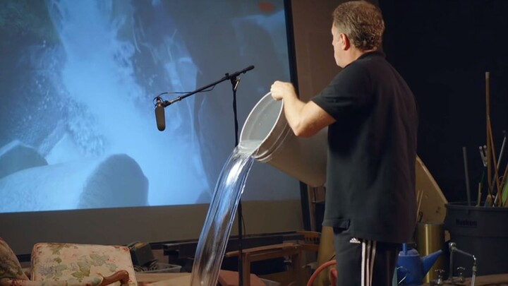 Hollywood Expert Demonstrates the Magic of "Creating Sound"