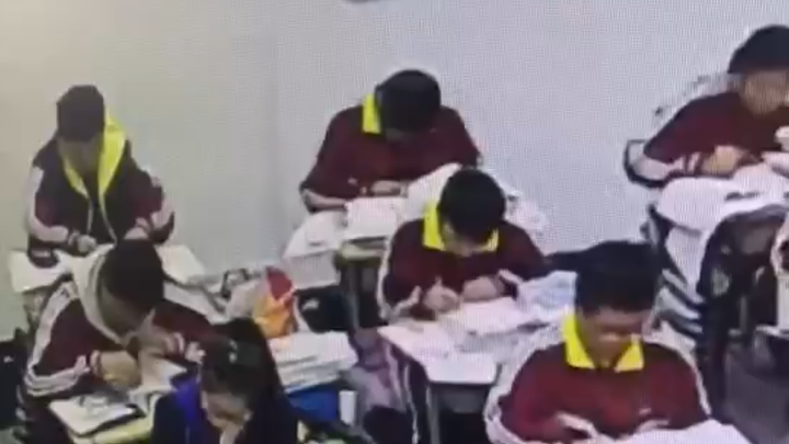 Ini adalah pengalaman pribadi si pembuat konten: bareng saudara-saudaranya riset obat-obatan kimia, 