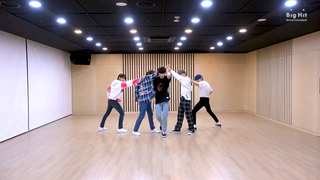 TxT Run Away dance practice