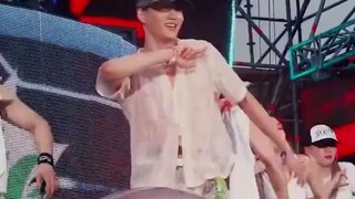 Khoảnh khắc khúc dạo đầu cho bản hit EXO của Kim Jong-in vang lên, nó đã gợi lại những kỷ niệm!!!