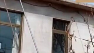This move of a Chinese uncle "falling from the sky" has become popular in American forums! American 