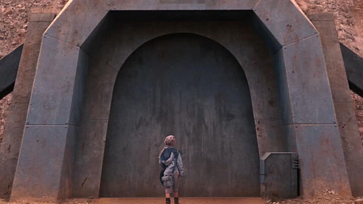 Seorang wanita yang tumbuh di Mars secara kebetulan menemukan sebuah pintu aneh, pemandangan di bali