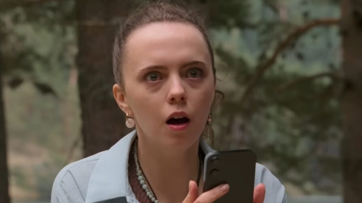 Silly ad: Run for your lives! They're using Samsung phones...