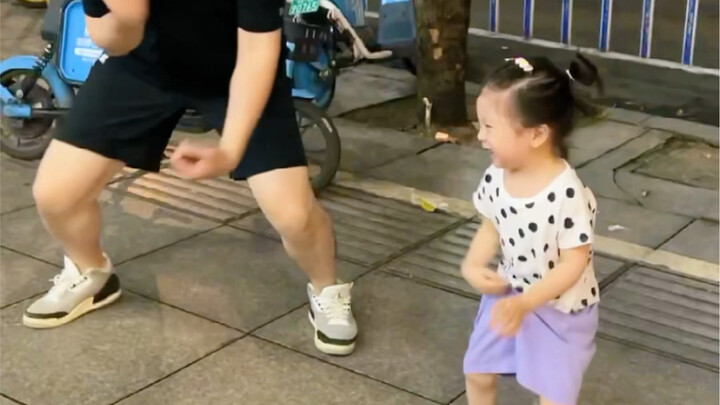 มีใครรู้บ้างว่าทั้งสองคนกำลังเล่นอะไรกันอยู่!!