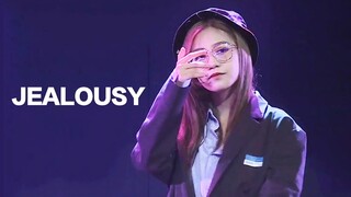 [Yuan Yiqi] เด็กหญิงอายุ 19 ปีแสดงท่าเต้นสุดเจ๋งกับ "Jealousy"