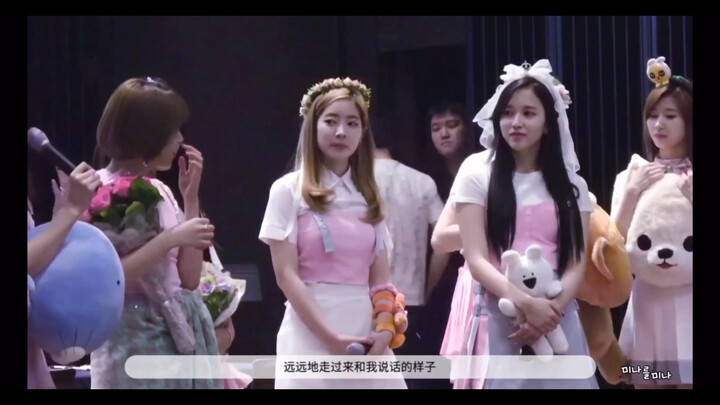 Trước khi TWICE ra mắt, cô bé Tiểu Nam lần đầu gặp Nayeon đã dùng giọng nói non nớt mà nói: “Onnie c