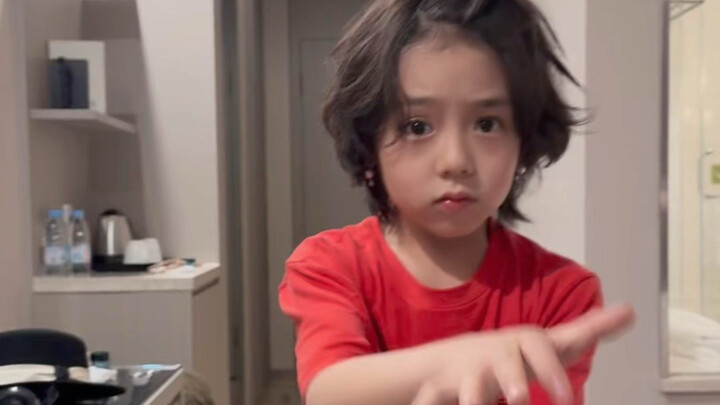 Latihan dansa meski sedang dinas luar