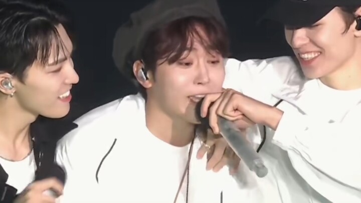 [SEVENTEEN Live] "إذا لم أغني، فلن يكون هناك صوت." و"أنا على الميكروفون!"