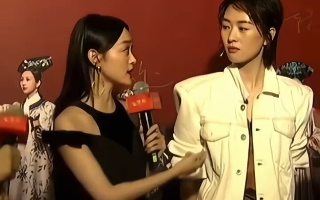 เกร็ดน่ารู้: ฉากที่เธอถูกซวงสีตบหน้าเป็นการตบจริงๆ เลยนะ แถมยังตบไปสองสามสิบรอบ แต่สุดท้ายกลับไม่ได้