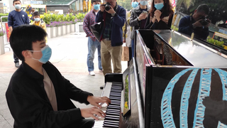Street Performance | 'Roaring Tides' Cover Piano