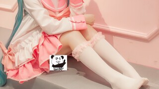 realitas! Alasan kenapa kamu lajang! Datang dan ambillah cosplayer Miku yang berwarna pink dan lembu