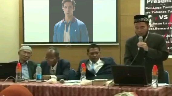 viral, cuma dia yang bisa jawab pertanyaan debat ustadz Syamsul Nababan