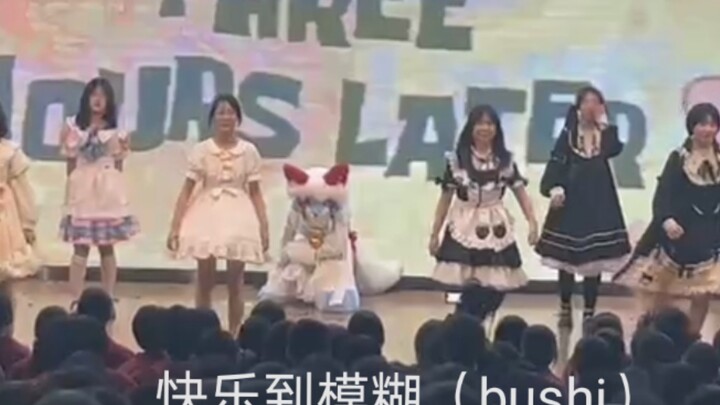 Khi bạn xuất hiện lôi thôi tham gia biểu diễn tài năng của trường (?