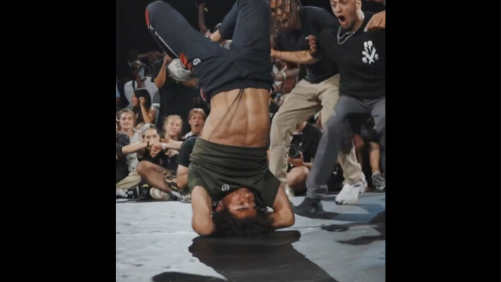 Gerakan adik kecil ini benar-benar mengguncang! Seluruh penonton tercengang!