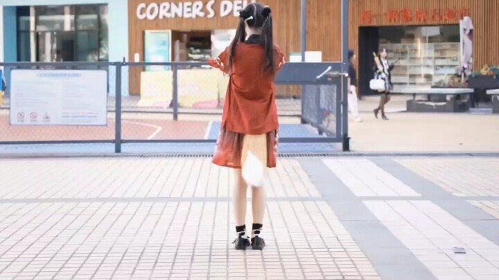The Little Fox's God of Going with the Flow (Chinese version) records the first time dancing at home