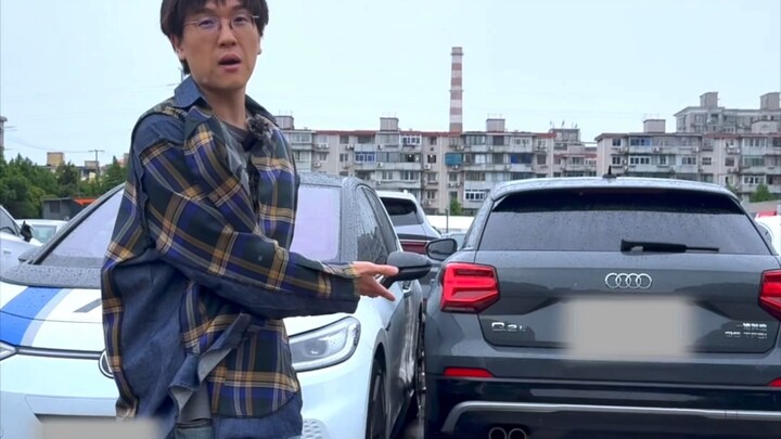 يا إخوان، حكموا بأنفسكم، ما مستوى مهارة ركن السيارة هذه؟