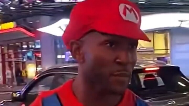 【บันเทิง】มาริโอตะลุยโลกจริง ปาเปลือกเต่าใส่รถตำรวจเลย 😂