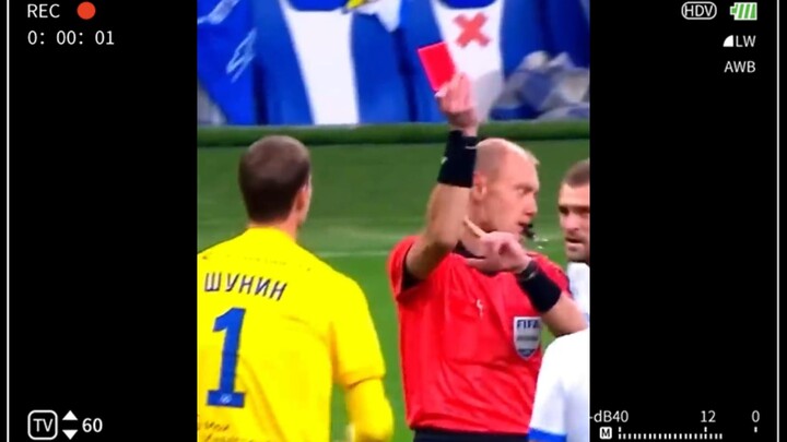 الطريقة الصحيحة لاستخدام تقنية حكم الفيديو المساعد (VAR)