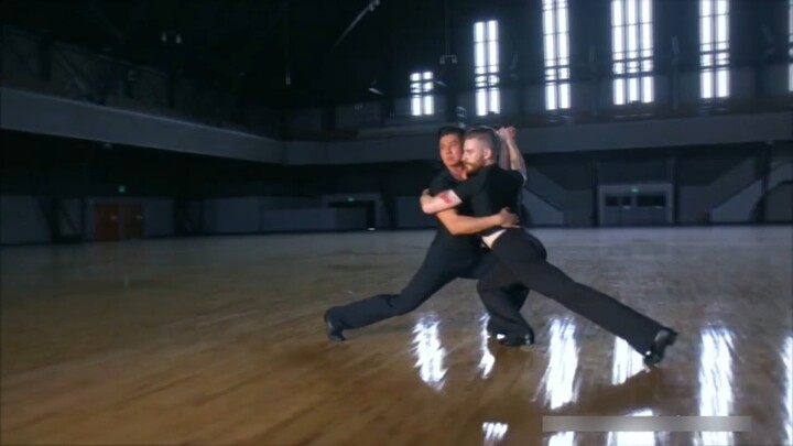 Van’s Wrestling Dance