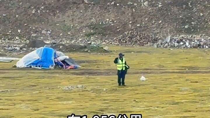 บนขบวนรถไฟไปลาซา ฉันได้บันทึกภาพเหล่าผู้คนเหล่านี้ไว้ แท้จริงแล้วพวกเขาต้องทนทุกข์ทั้งความเหงาและอาก