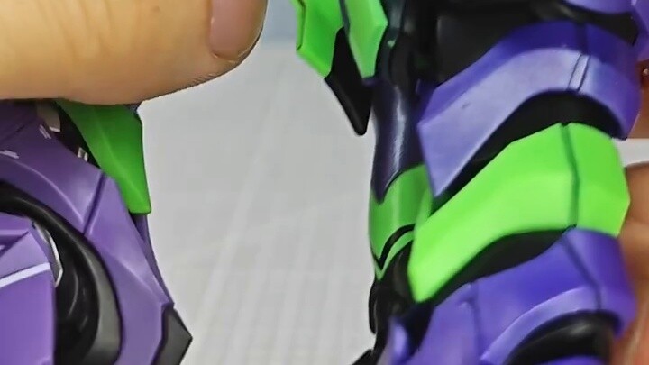 Who is the best? How to choose EVA Unit-01! Bruco vs Bandai RG