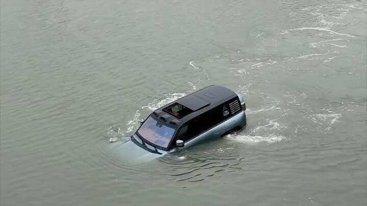 Traffic jam during Chinese New Year—finally put this feature to good use!